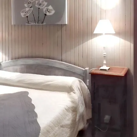 Maison Charmante A Avec Piscine Partagee