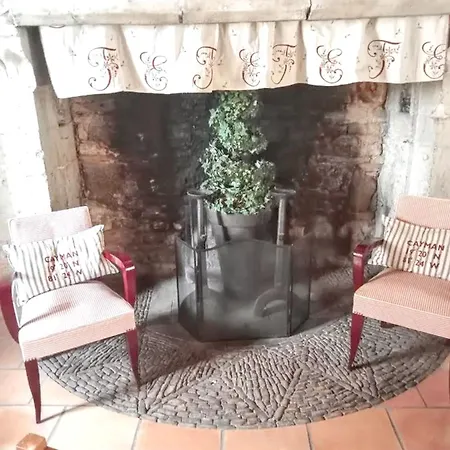 Maison Charmante A Avec Piscine Partagee