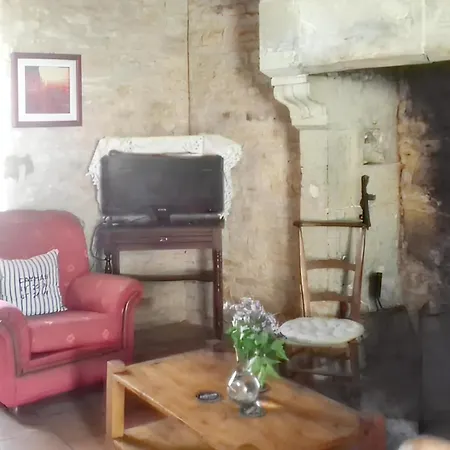 Maison Charmante A Avec Piscine Partagee