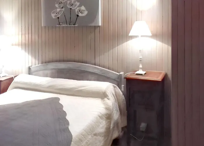 Maison Charmante à Avec Piscine Partagée