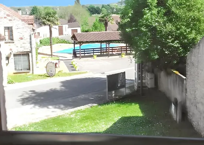 Maison Charmante à Avec Piscine Partagée *