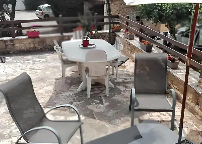 Maison Charmante à Avec Piscine Partagée *