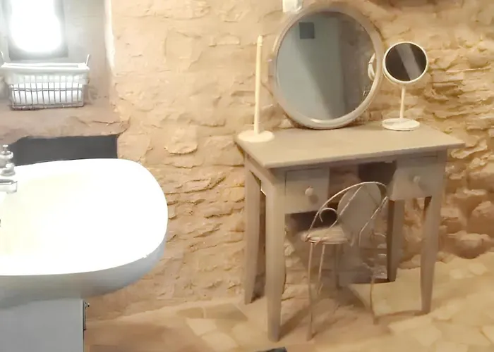 Maison Charmante à Avec Piscine Partagée *