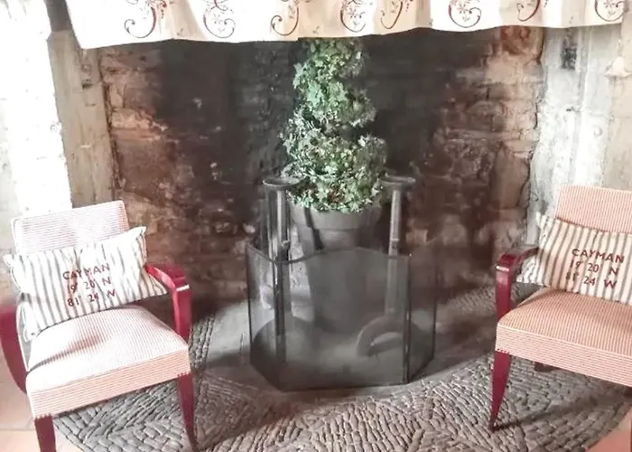 Maison Charmante à Avec Piscine Partagée