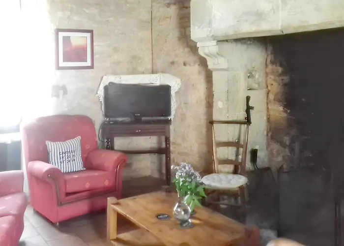 Maison Charmante à Avec Piscine Partagée